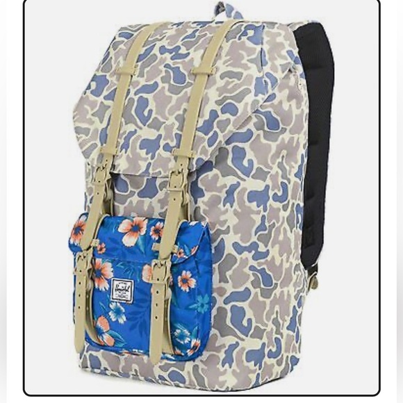 HERCHEL Little America Camo
Camo Backpack like new
pre owend
some small sign o - Picture 2 of 2
